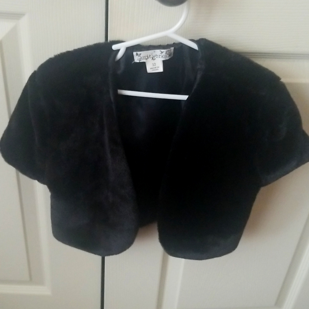 Girls size 10 black Faux fur Knitworks cropped shawl